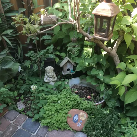decorate your secret garden with artifacts